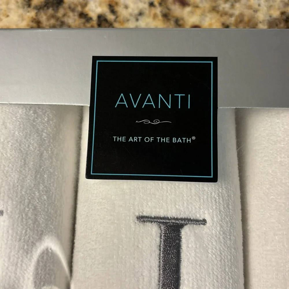 Avanti Monogrammed Fingertip Towels J Brand New